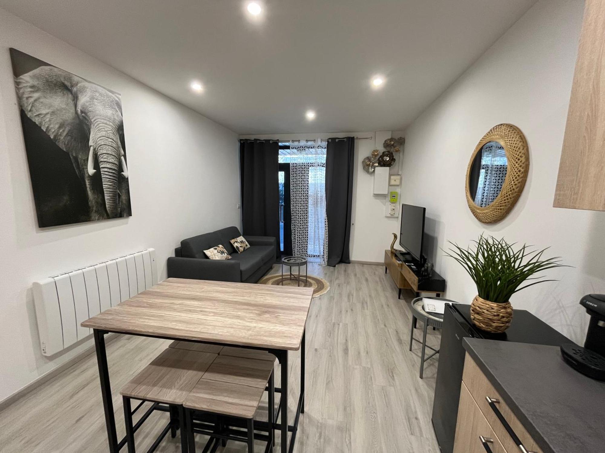 Le Mendes Apartman Évron Kültér fotó